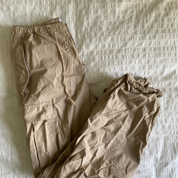 Aritzia Parachute Pant - Picture 3 of 5
